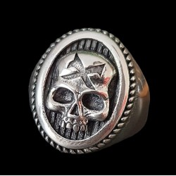 Painful clothing - skull steel ring